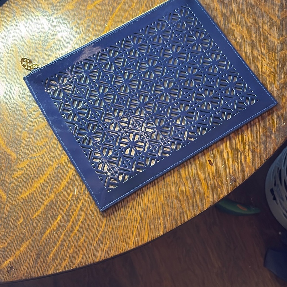 💯Tory Burch Navy Blue Cutout Clutch Excellent Condition-
